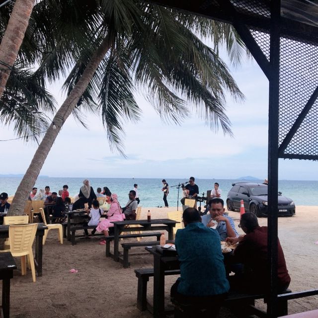 Delicious seafood, extraordinary beach view!