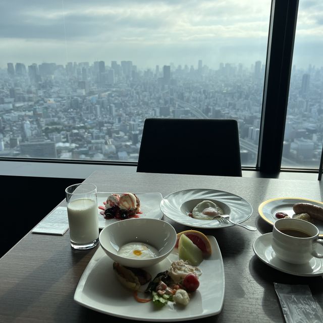 絶景を眺めながら朝食食べるのが最高
