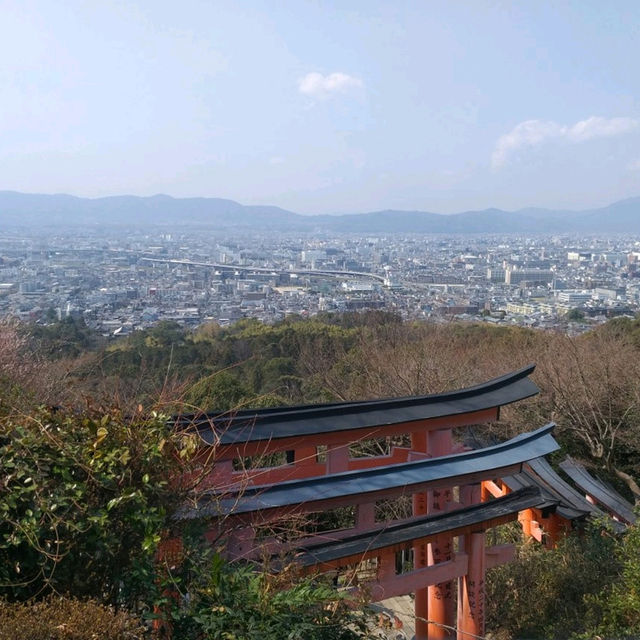 Udon Shop Overlooking Senbon Torii - Nishimura-tei