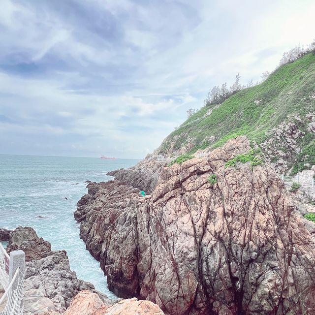 【酒店口碑】懸崖無邊泳池+樓頂無邊泳池+海邊水上項目+晚上海邊音樂燒烤吧