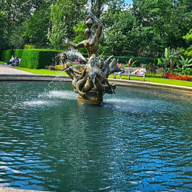 EXCEPTIONALLY GORGEOUS PARK IN THE MIDDLE OF LONDON!