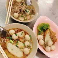 曼谷泰國🇹🇭在地小吃美食💯😋 Rung Rueang Pork Noodle (Left Shop) รุ่งเรืองตั๋ง ห้องมุม
