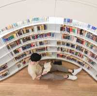 Library @ Orchard ห้องสมุดสิงคโปร์สุดเก๋ 