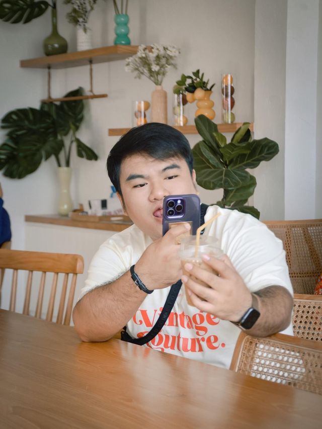 คาเฟ่ชะอำ 𝐛𝐎𝐧𝐧𝐢𝐞 𝐨𝐧 𝐭𝐡𝐞 𝐛𝐞𝐚𝐜𝐡  🏝️