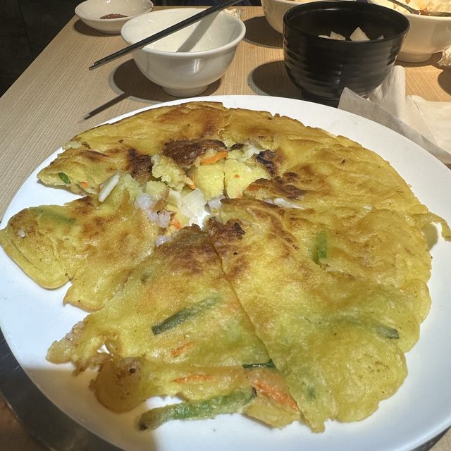 平價台北韓式套餐料理🇰🇷韓之棧，四人假日晚上不到$1000，小菜吃到飽！
