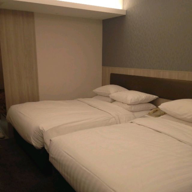 香港の高台に在る、STANFORD HILLVIEW HOTELは、ウェルカムスイーツが洒落てて、窓からの眺めは最高。