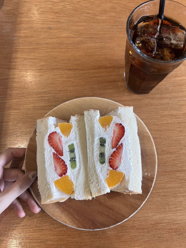 福岡【博多】ふわっふわ食パンのフルーツサンドが食べられるお店🍞🍓