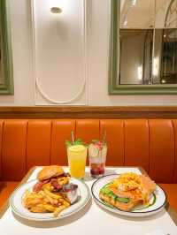 《🧡沙田歐陸風cafe🍹｜招牌楓糖漿煙肉漢堡🍔& 打卡抹茶梳乎厘》