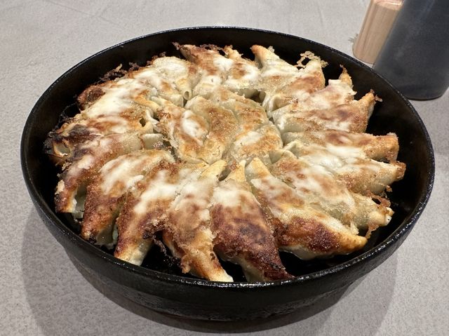 福岡・川端通商店街。60分ひとくち餃子を無限に食べられるお店『博多鉄なべ 無限餃子 中洲川端』