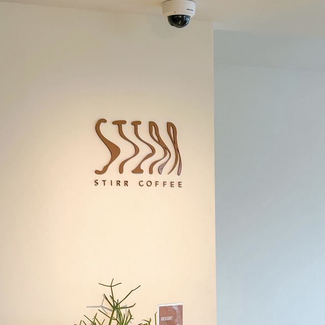 STIRR Coffee ร้านคาเฟ่วิวทะเล ริมหาดแสงจันทร์