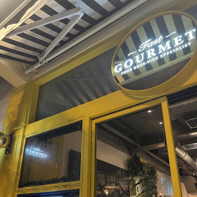 📍香港中環｜Fast Gourmet · 中環得獎慢煮料理🏆 必食包餡流心龍蝦湯牛角包🥐