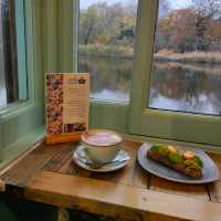 LITTLE CAFE WITH AMAZING LAKE VIEW!