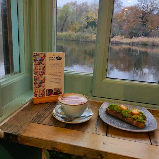 LITTLE CAFE WITH AMAZING LAKE VIEW!
