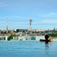 เดินทางสะดวก พักที่ Holiday Inn & Suites Sriracha