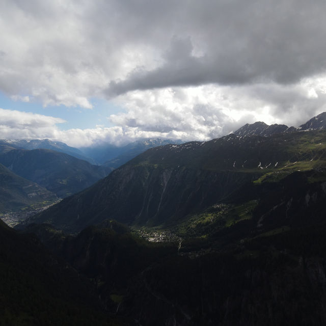 瑞士🇨🇭 ｜ 埃基斯峰高聳於阿萊奇冰河🌟 - Eggishorn