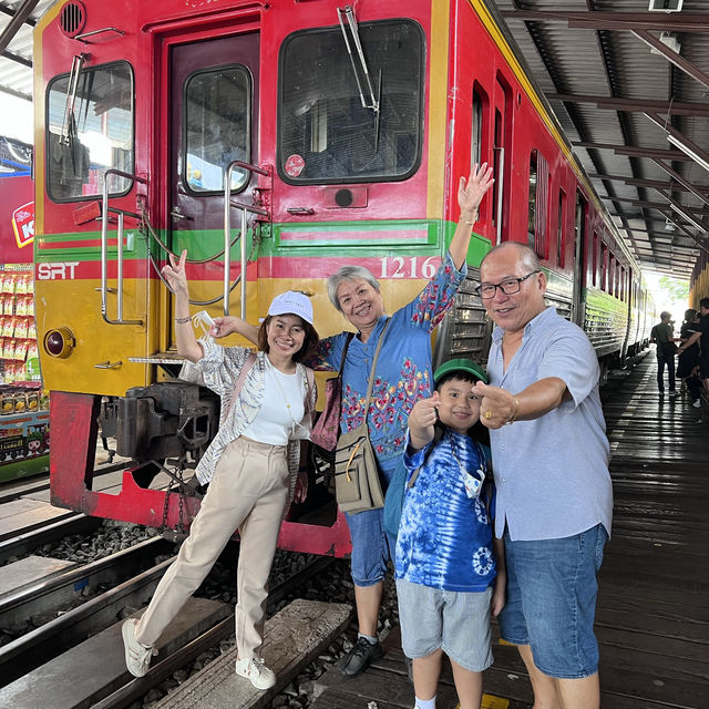 สถานีรถไฟบ้านแหลม #รถไฟไทย 