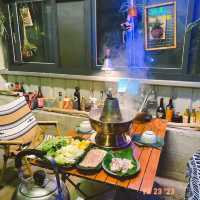 台北市陽明山上的秘境料理炭火火鍋爐跟烤肉