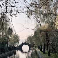 Romantic place await at dusk @ West lake, Hangzhou 