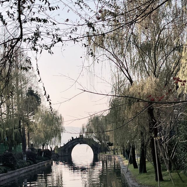 Romantic place await at dusk @ West lake, Hangzhou 