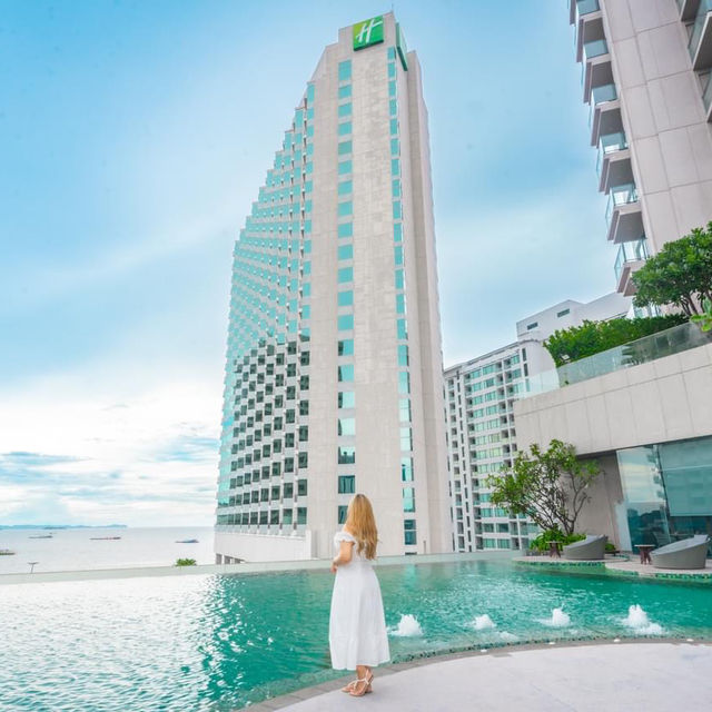 ที่พักติดชายหาดพัทยา Holiday Inn Pattaya