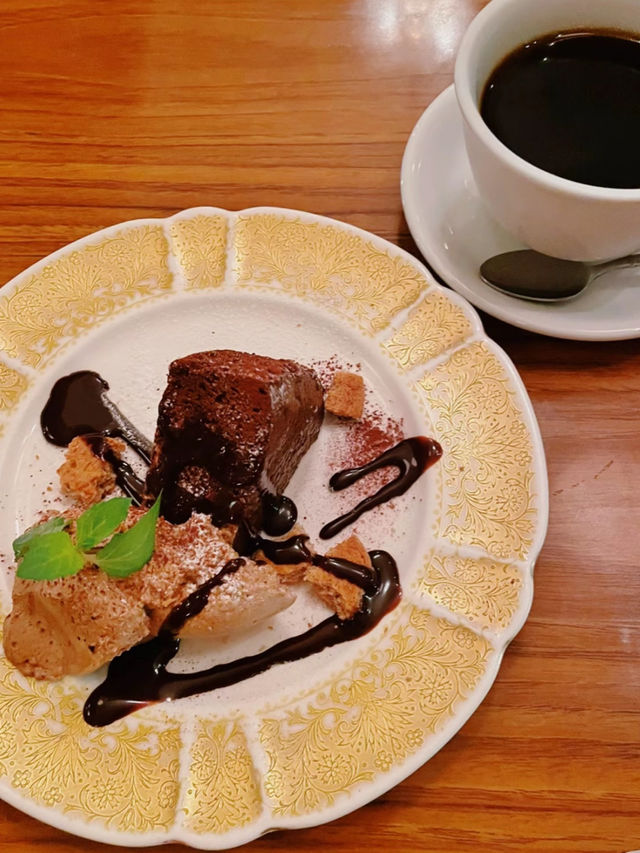目黒川沿の隠れ家　ビストロ　HUIT nakameguro