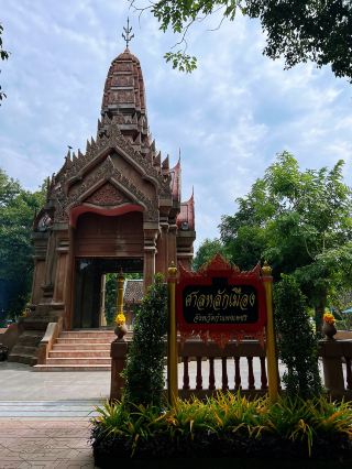 กำแพงเพชร城市柱廟 