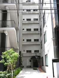 【磯部稲荷神社/東京都】変わった鳥居とビルの奥に祀られる