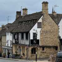 A Taste of Traditional England: Cotswolds Delight