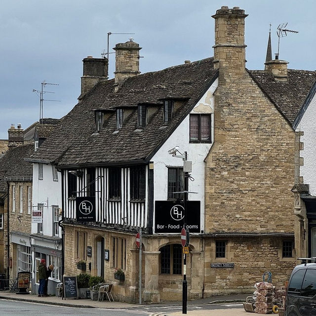 A Taste of Traditional England: Cotswolds Delight