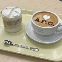 크림라떼가 맛있는 @CAFE A.P.C. 롯데백화점 동탄점
