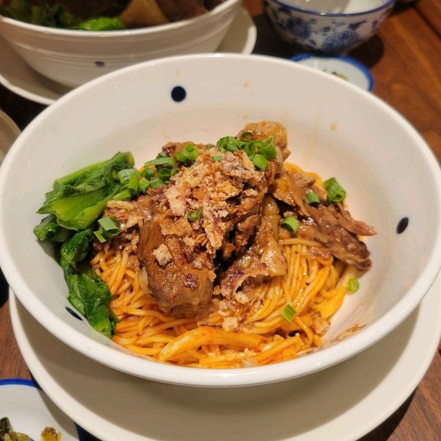 品嚐台灣過江龍😍招牌四寶麵🐄和地道小食值得回味