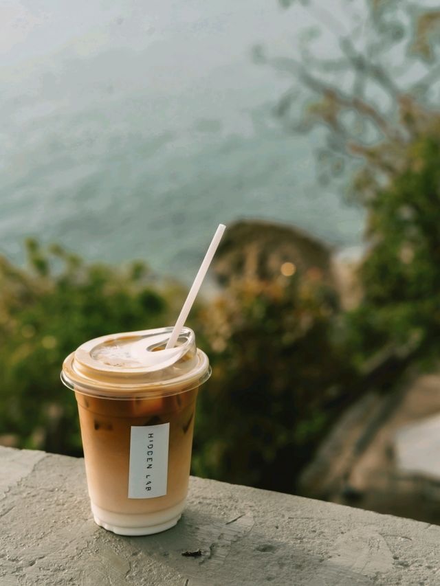 Hidden Lab คาเฟ่สายอาร์ตบางแสน 