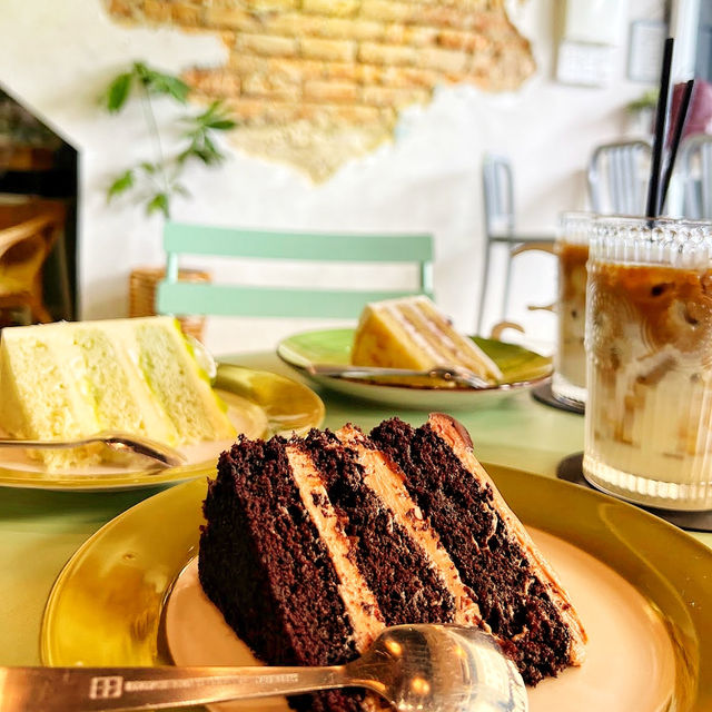 🇲🇾 Step Into Elegance at Cantek Sekali Café – Beauty in Every Bite!