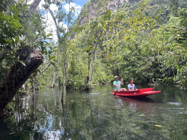 พายเรือ เล่นน้ำที่ป่าต้นน้ำบ้านราด จ.สุราษฎร์ธานี
