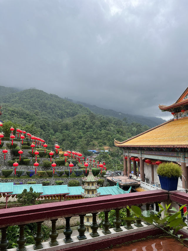 Kek Lok Si is the Coolest Temple Ever?!