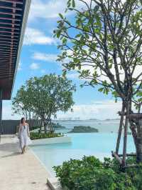 Novotel Marina Sriracha สระว่ายน้ำวิวทะเลพาโนราม่า