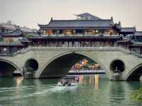 สะพานโบราณกว่า 300 ปี ที่มีช็อปปิ้งสตรีทอยู่ด้านบน