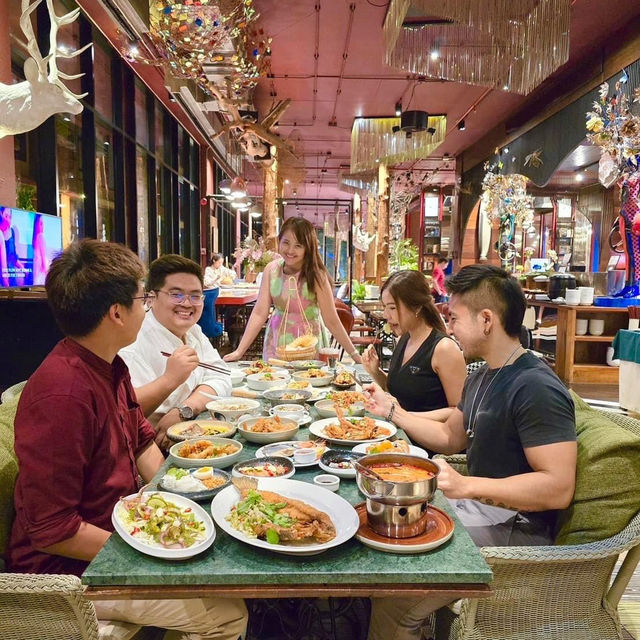 Lunch buffet  จุใจ 6 ใบแดง 