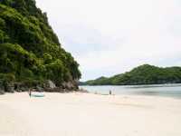 ชายหาด อุทยานแห่งชาติหมู่เกาะอ่างทอง สมุย