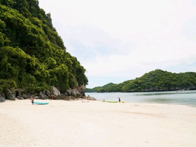 ชายหาด อุทยานแห่งชาติหมู่เกาะอ่างทอง สมุย