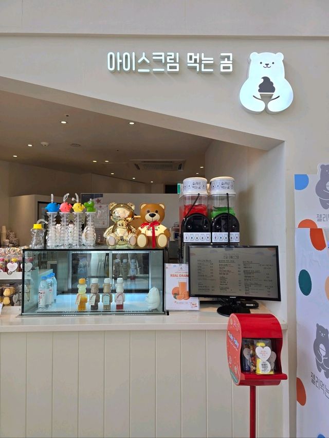 하얀곰돌이 트리가 예쁜 거제 벨버디어🤍