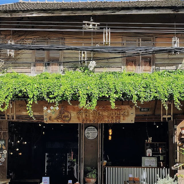 สองผัวเมีย Husband & Wife Cafe & Bar