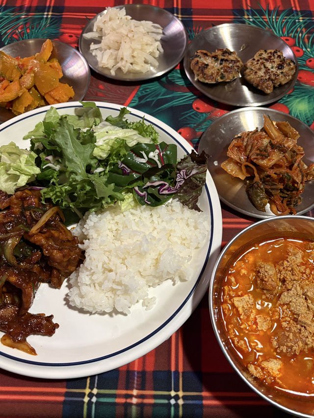 안락한 다락방에서 든든한 한끼를 즐길 수 있는 ‘오크라’🏡