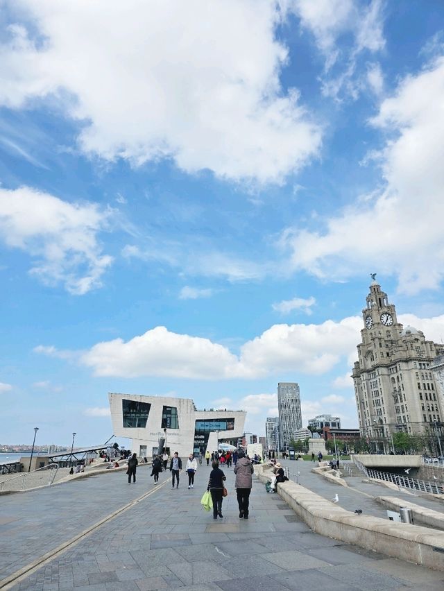 ใครจะไม่รู้จักวงดนตรีในตำนานอย่าง The Beatles 🎶