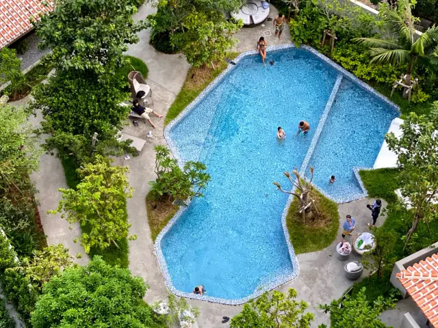 해외 여행 기분을 느낄 수 있는 GARDEN POOL.