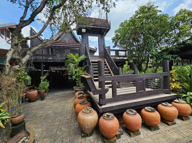 เรือนนมสด บางน้ำผึ้ง