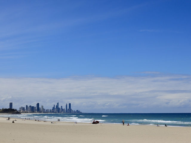 在Burleigh Beach感受陽光與海浪的完美結合 ☀️🏖️