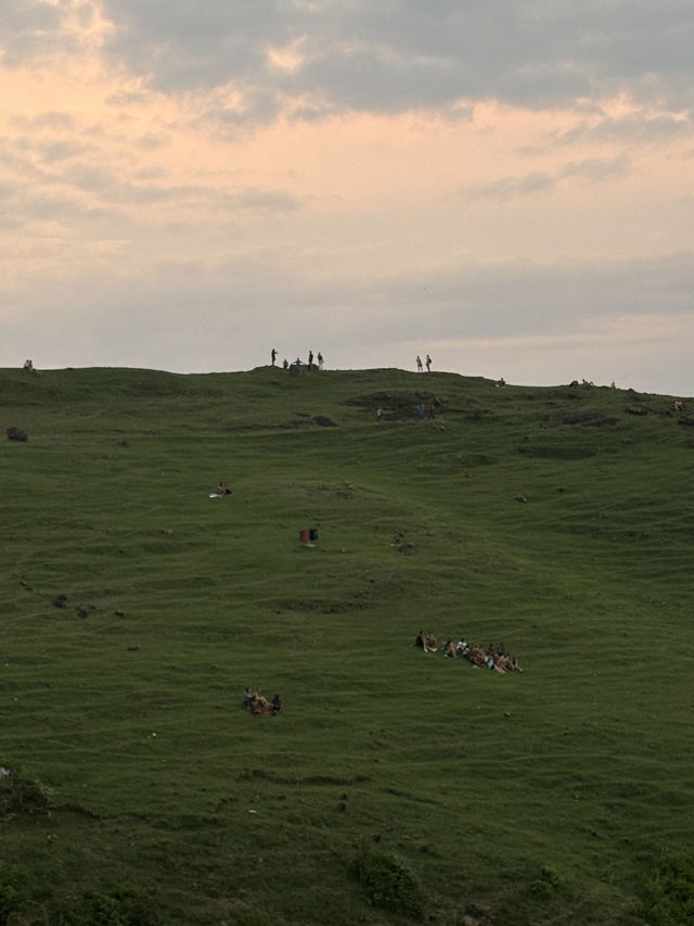 Chasing the Sunset at Bukit Merese: A Must-Do in Lombok 🌅🏞️