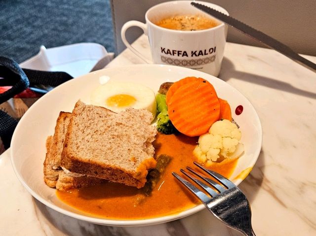 Back to the Golden Lounge where you can enjoy the facilities and food