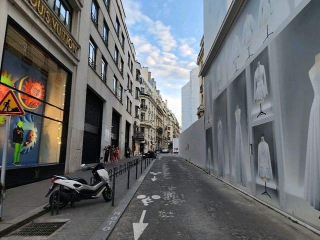 [🇫🇷パリ] 凱旋門とシャンゼリゼ通りでパリの歴史を感じる